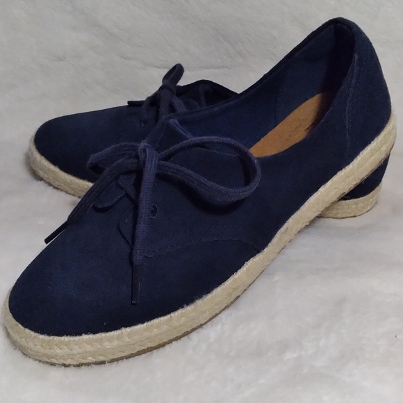 clarks slip on tennis shoes